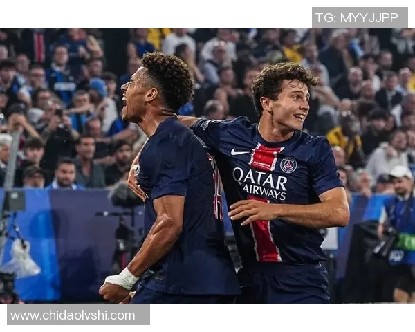 足球明星横屏照片欣赏集锦展现球场魅力与风采的精彩瞬间 足球明星横屏照片欣赏集锦展现球场魅力与风采的精彩瞬间