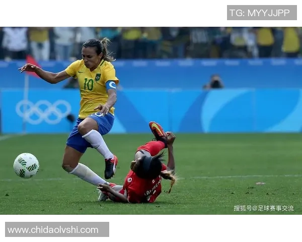 足球明星亲临女足比赛现场感受激情与魅力的精彩瞬间 足球明星亲临女足比赛现场感受激情与魅力的精彩瞬间